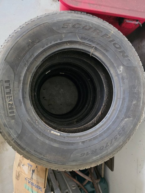 Pirelli 235/70/R16 kb 45-40% (Téli)