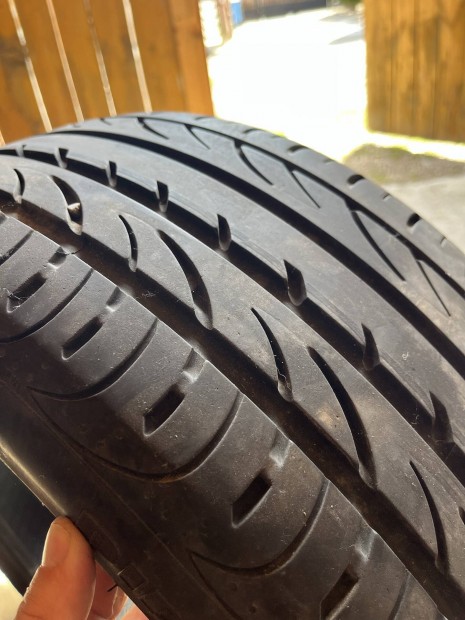 Pirelli 245/40 18" nyári gumi 1 db