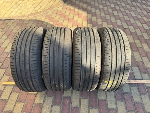 Pirelli 245/45R18 defekttűrő és defektmentes!Egy apró külső sérüléssel