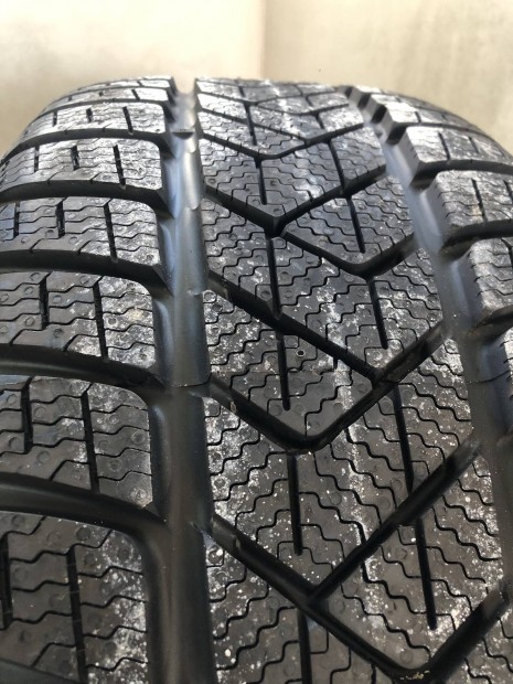 Pirelli 245/45r18 245/45 r18 tligumi 1db