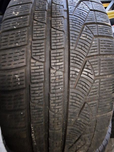 Pirelli 255/40R18 SOTTOZERO2 6.5-7mm DOT17 hasznlt gumi HG11021 tl