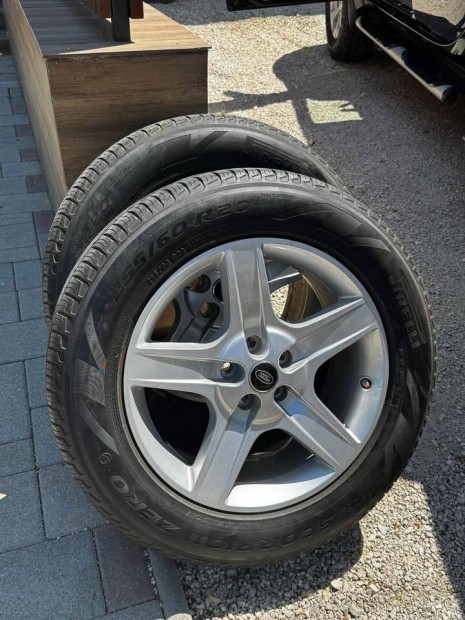 Pirelli 4 vszakos 90%-os gumi land rover felnikkel 255/60 R20