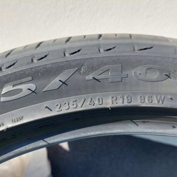 Pirelli Cinturato P7 235 40 R19 Ny�ri gumi
