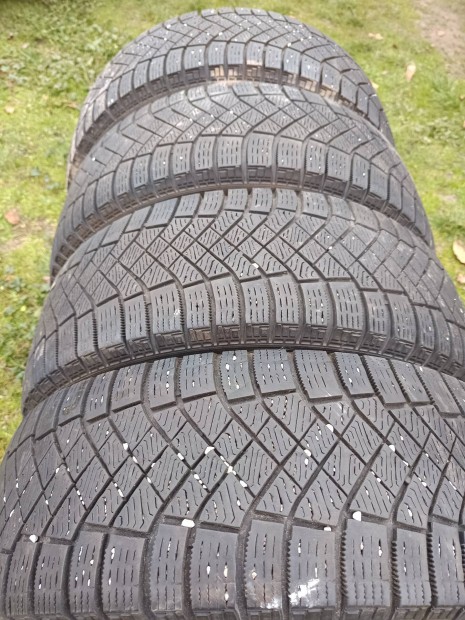 Pirelli Ice Zero FR 205/60 R16 96T 4db teligumi