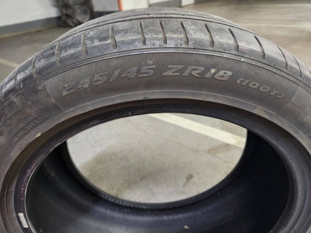 Pirelli P Zero 245/45 ZR18 nyári gumi