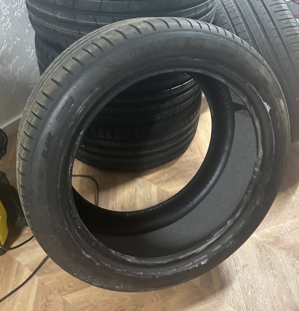 Pirelli P Zero Sport (Tesla specifikus) 19" nyri gumiabroncs szett