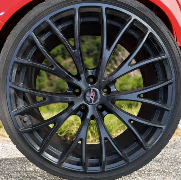 Pirelli P Zero alufelni 245/30/20 nyári gumi