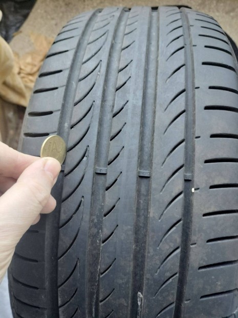 Pirelli Powergy 205/50 R17-es 2021-es nyri gumi kitn llapotban