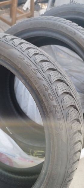 Pirelli Powergy 225/40/R18 92V M+S