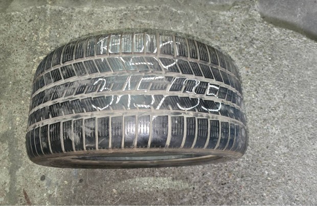 Pirelli R20/315/35 4 vszakos gumi 1 db 6000,-Ft