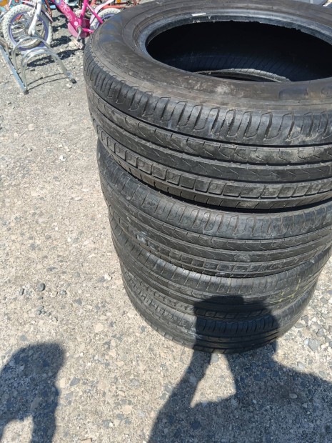 Pirelli Scorpion 215/65 R 17 nyári gumi eladó.