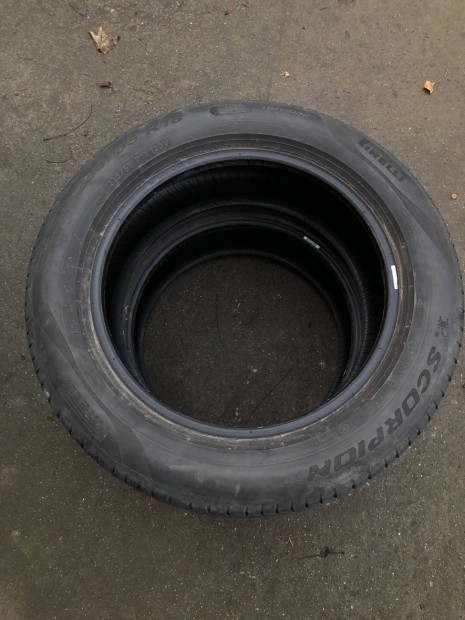 Pirelli Scorpion 235/55 R18 Seal defekttűrő (használt, kiváló) 2db