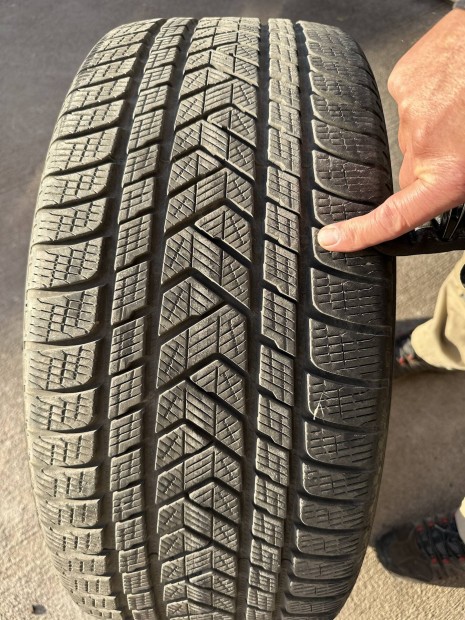 Pirelli Scorpion 285/40 R22