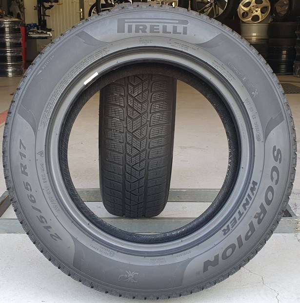 Pirelli Scorpion Winter 215/65 R17 tli gumi 2db /T157