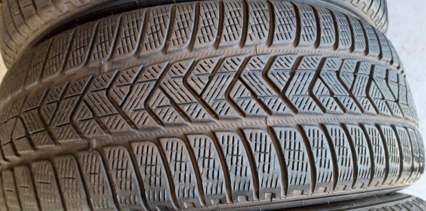 Pirelli Scorpion Winter 235/60 R18 tli gumik 4db