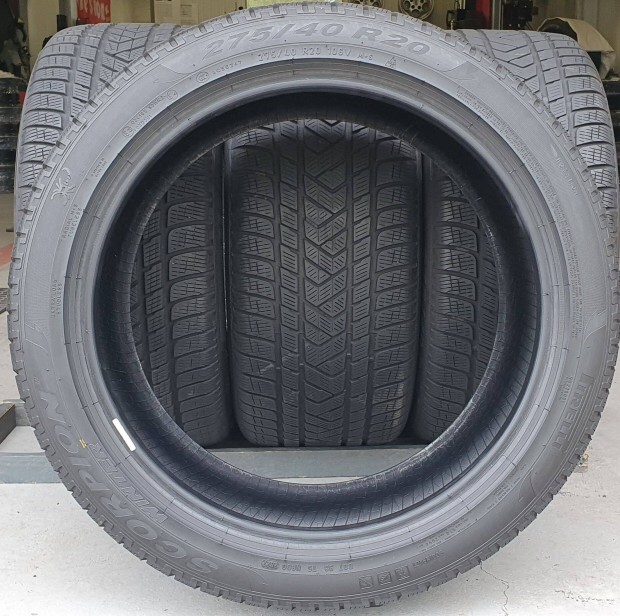 Pirelli Scorpion Winter 275/40 R20 tli gumi 4db /T110