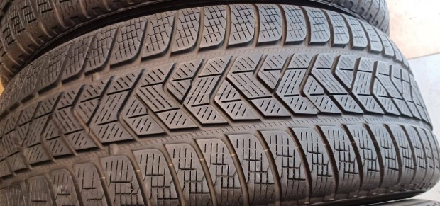 Pirelli Scorpion Winter MO 235/65 R17 tli gumik 4db