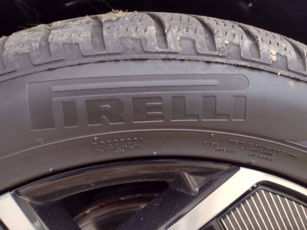 Pirelli Scorpion Winter XL 235/50R18 101V újszerű téligumi szett
