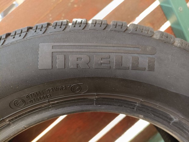 Pirelli Snowcontrol 195/65 R15 téli gumi