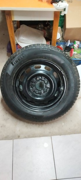 Pirelli Snowcontrol téli gumi abroncs felni 195 / 65 R15