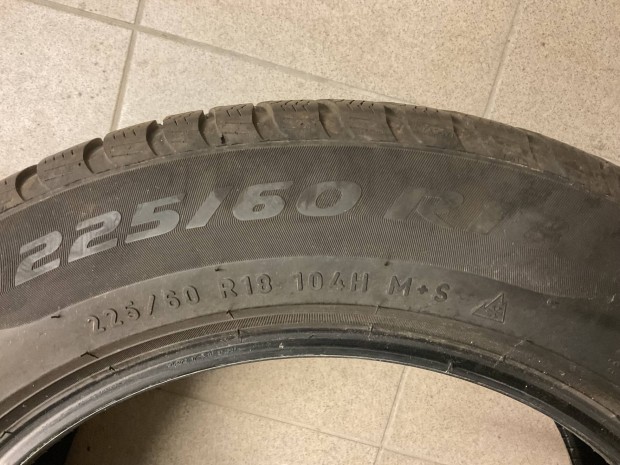 Pirelli Sotto Zero tligumi garnitra 225/60/18