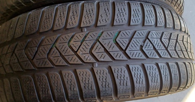 Pirelli Sottozero3 Winter MO 225/45 R18 tli gumik 4db