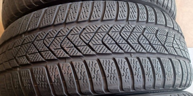Pirelli Sottozero3 Winter RSC 225/45 R18 téli gumik 4db