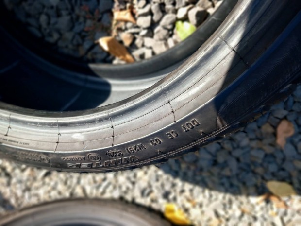 Pirelli Sottozero 3 225/40 R19 2 darab, 255/35 R19 2 darab 80000.- Ft!