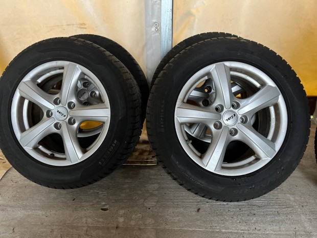 Pirelli Sottozero 3 225/55 R16 tligumi Rial felniken (DOT 2417)