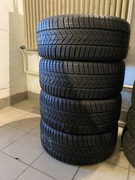 Pirelli Sottozero 3 235/35R20 92W tli gumi