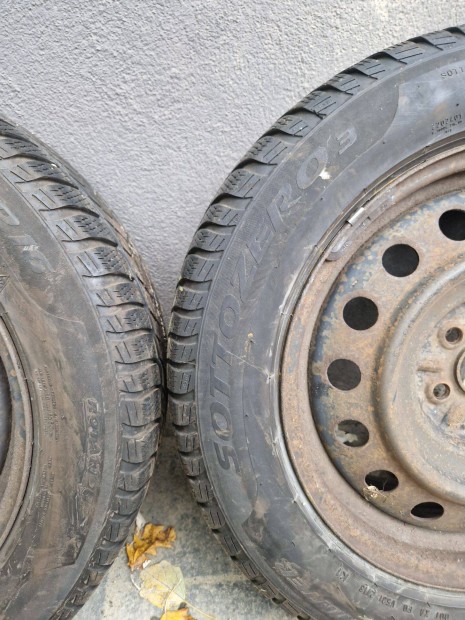Pirelli Sottozero 3 tligumi Toyota Avensis aclfelnin 205/60 R16