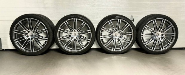 Pirelli Sottozero M+S gumikkal, Porsche 911