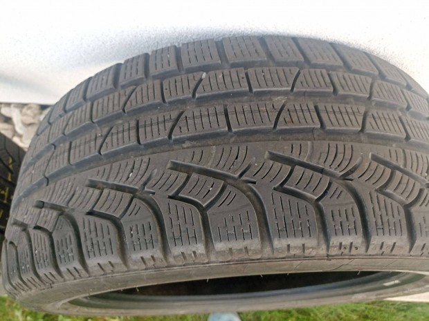 Pirelli Sottozero hasznlt tli gumi 225/45/R17