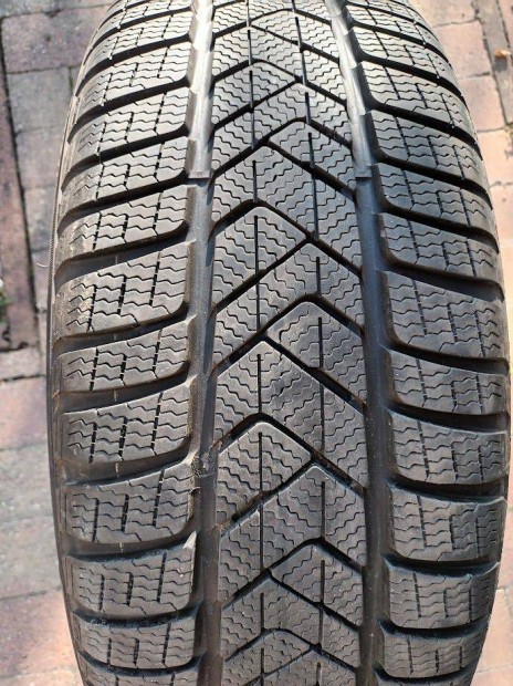 Pirelli Sottozero tligumi 245/50 R19 - 1 db elad