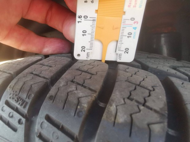 Pirelli Winter Sottozero 3 215/55 R17 98V M+S téli gumi