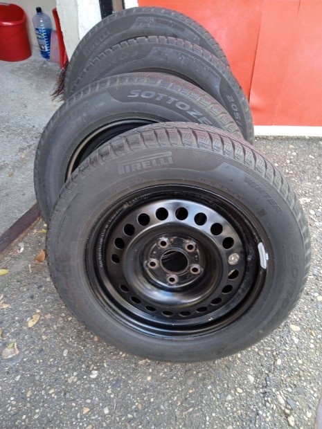 Pirelli Winter Sottozero 4 db tli gumi felnivel