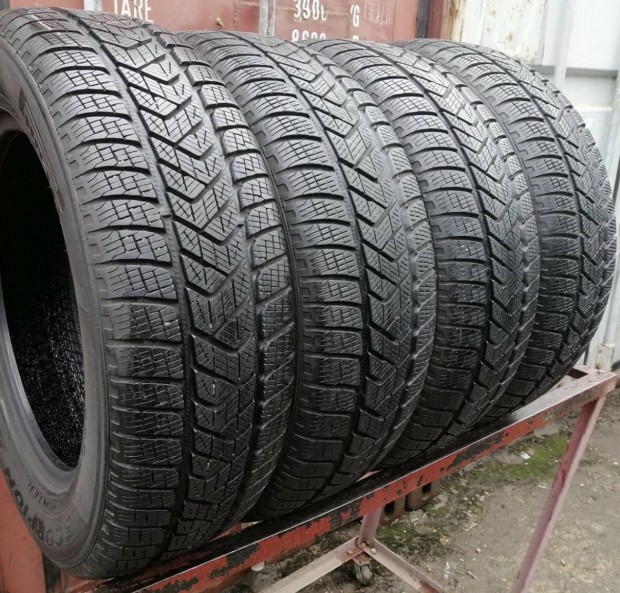 Pirelli  Scorpion Winter 215/60 R17" 