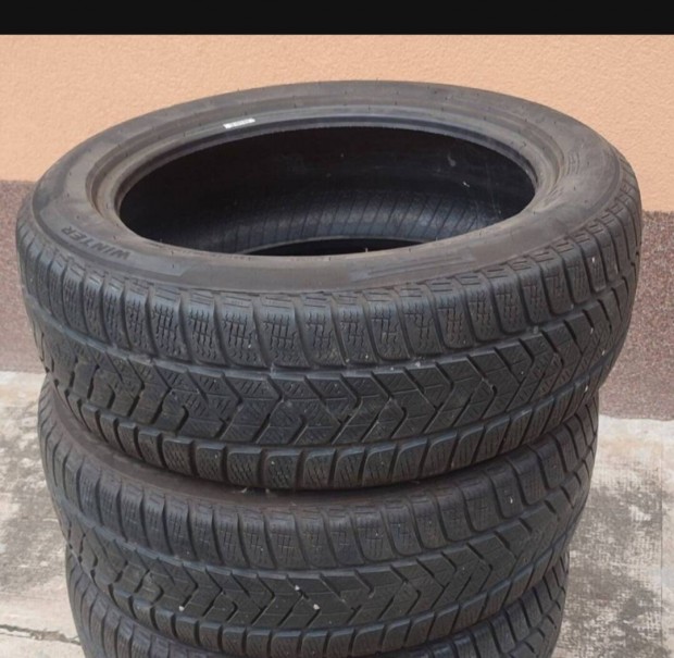 Pirelli gumi. 2db. K. Zsoltnak.