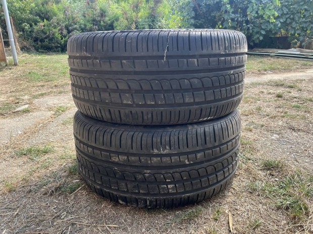 Pirelli nyári gumi r20 275/35 7mm profil mélység