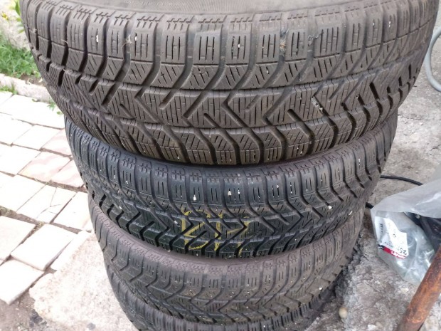 Pirelli téli gumi 4db 195x65R15 85% lemezfelnivel W volt 5 lyukas