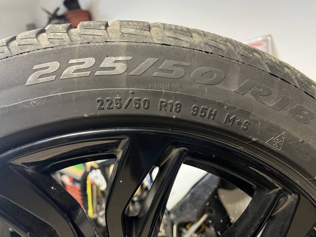 Pirelli winter Sottozero 225/50R18