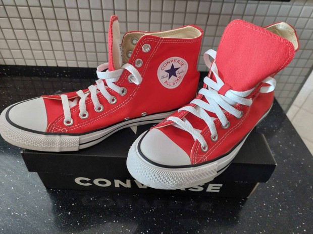 Piros 41-es magas szr Converse