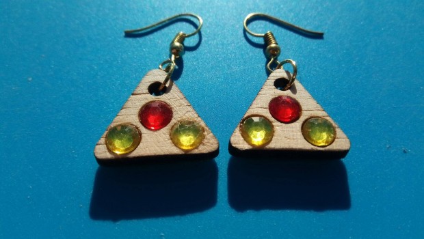 Piros, srga strasszkves flbeval pr. Ajndk karcsonyra mikulsra