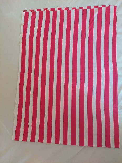 Piros-feh�r cs�kos anyag, 140x200
