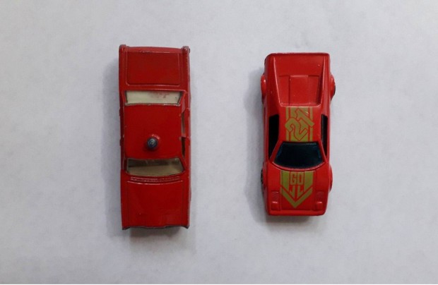 Piros fém matchbox kisautó gyűjtemény tűzoltó és sport darabár