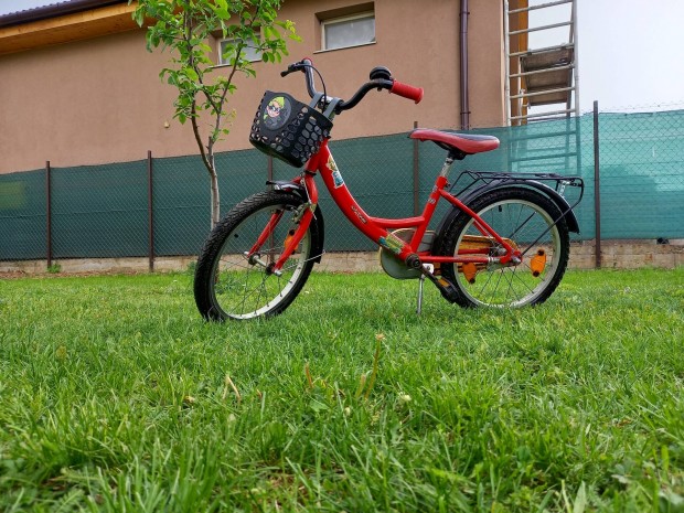 Piros fiú gyerekbicikli