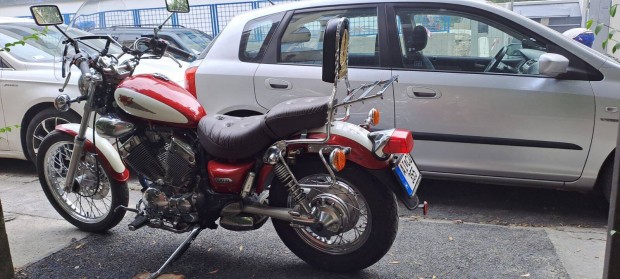 Piros megkímélt Yamaha