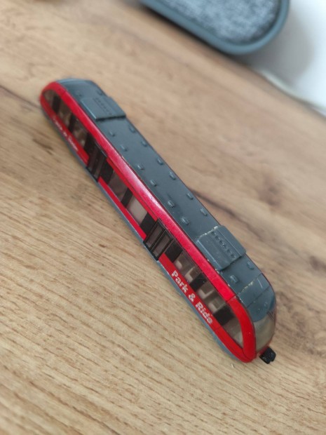 Piros összekötős vonat matchbox