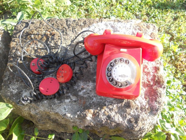 Piros trcss telefon elad