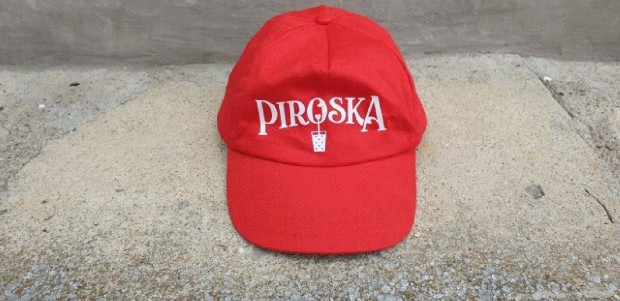 Piroska - fehr felirat piros baseball sapka. (Piroska szrp)